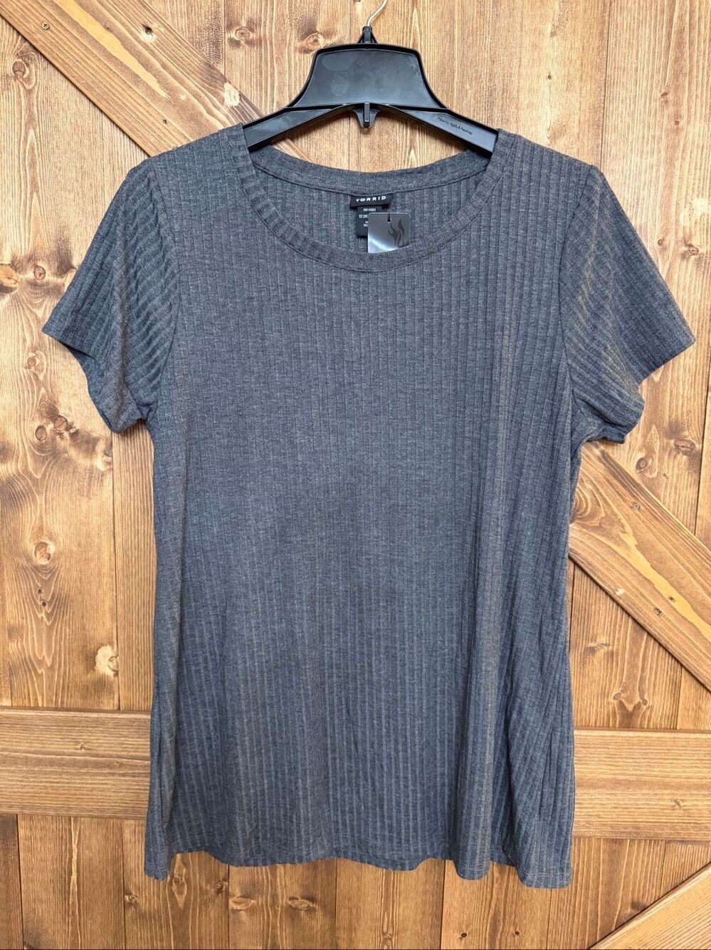 Torrid Women’s Gray Ribbed Short Sleeve Scoop Neck Top NWT Size 1=14/16 (9286)